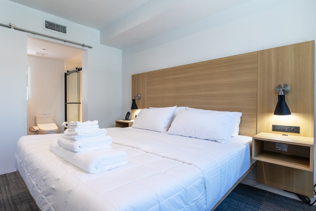 Brand New Modern + Minimalist 2BR Suite in DTLB gallery image 5