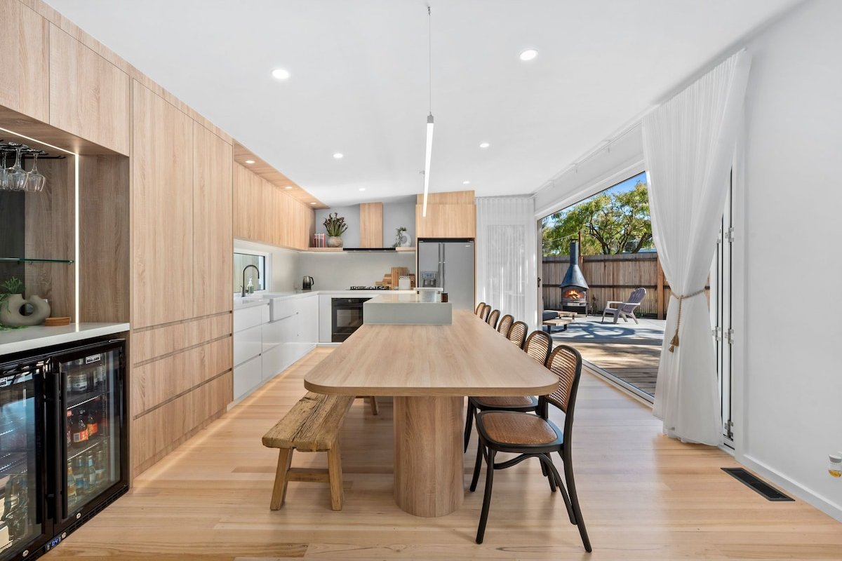 Beautifully presented home that sleeps ten people gallery image 3