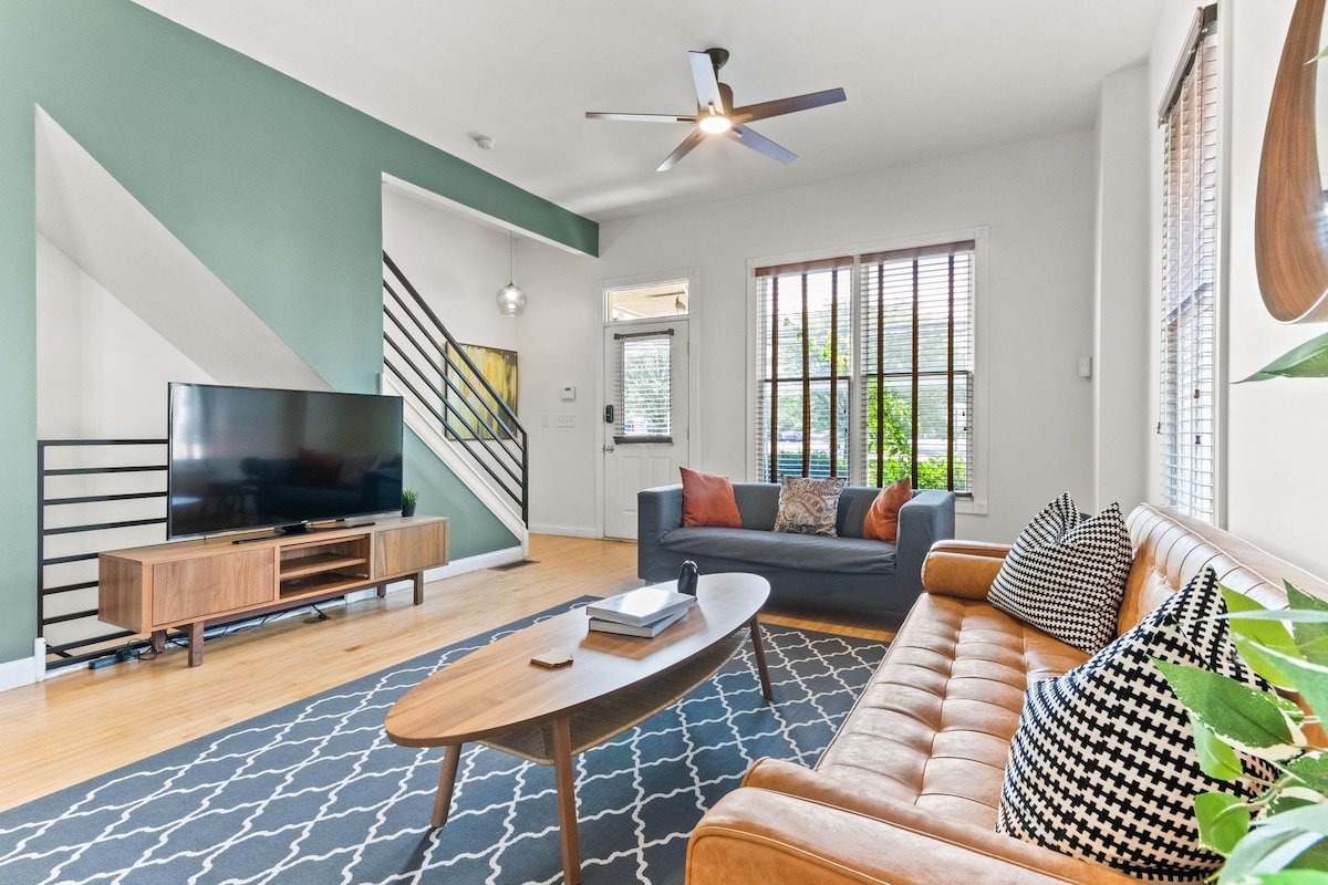 Italian Village- Short North Home- private parking gallery image 3