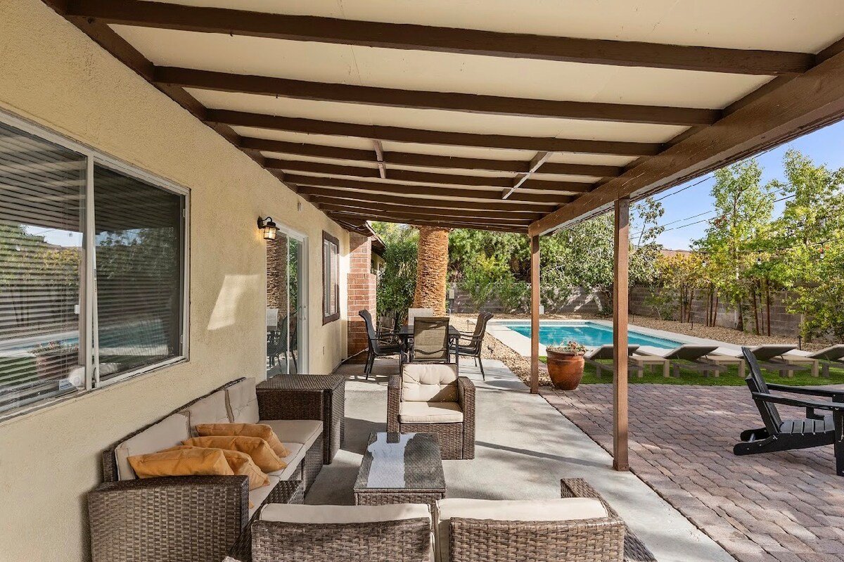 Stylish home with pool and spa gallery image 5