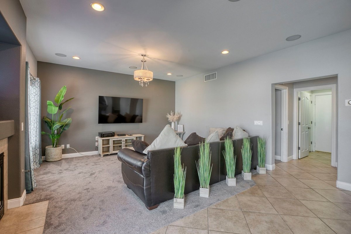 Private Villa Your Haven for Vegas! Prime location gallery image 5