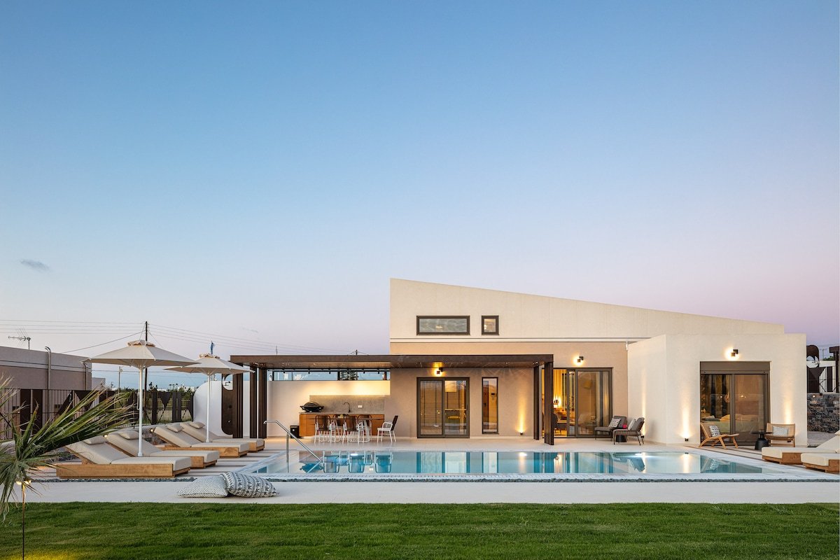 Lush Family Escape | Pool & Kids’ Zone by etouri gallery image 3