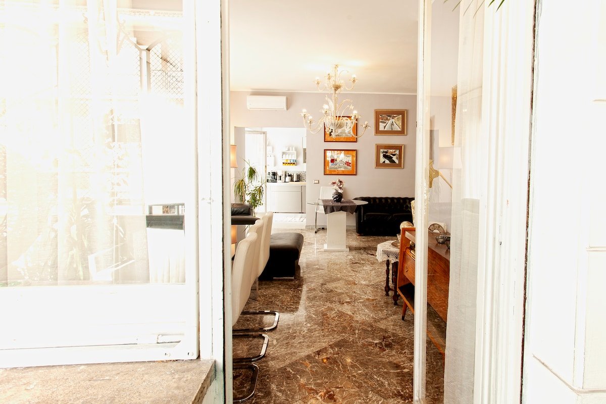 Hanini House 5BR Vatican area Terrace, Jetted tubs gallery image 5