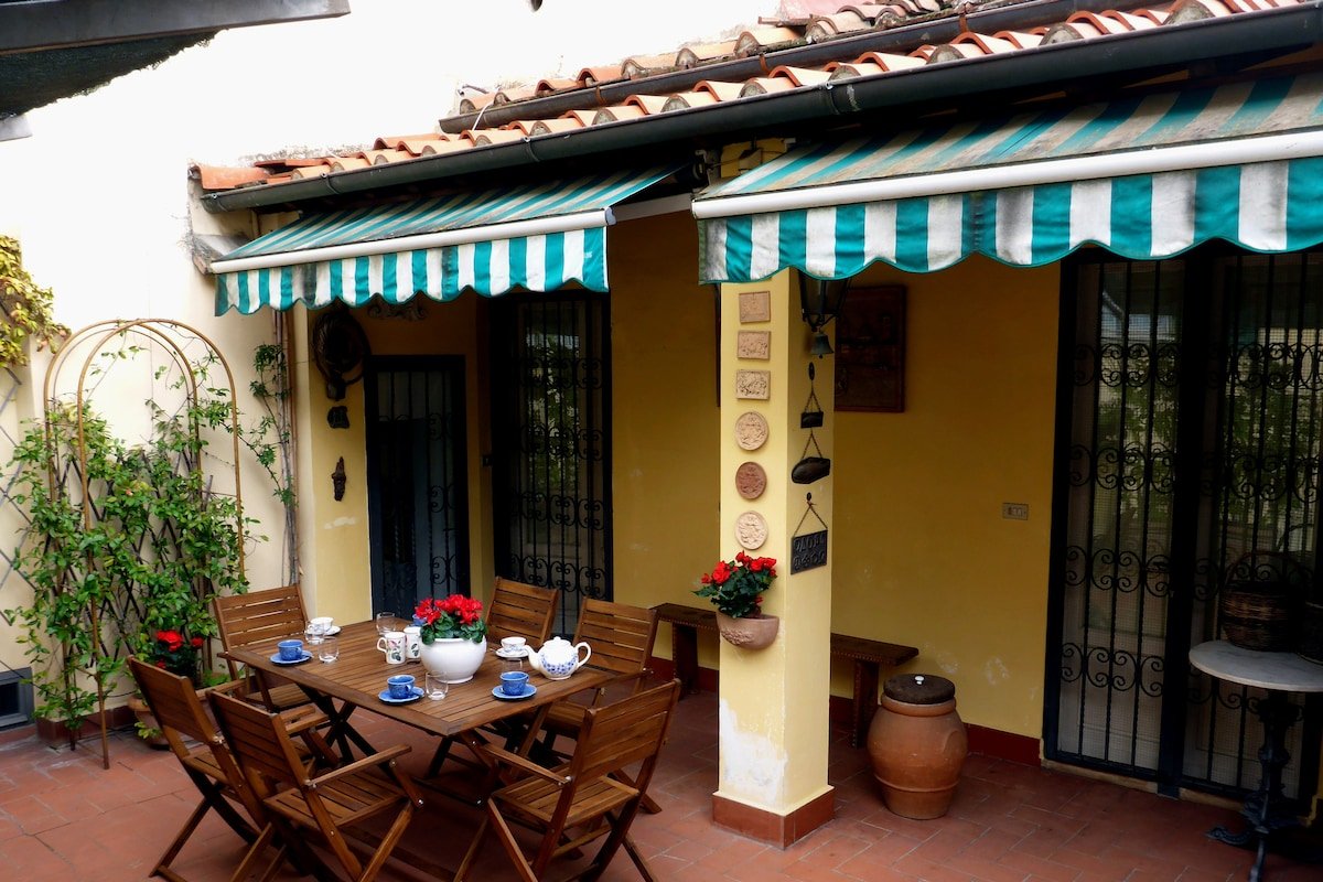 6x Apt.”The Terrace” in Florence’s Historic center gallery image 2