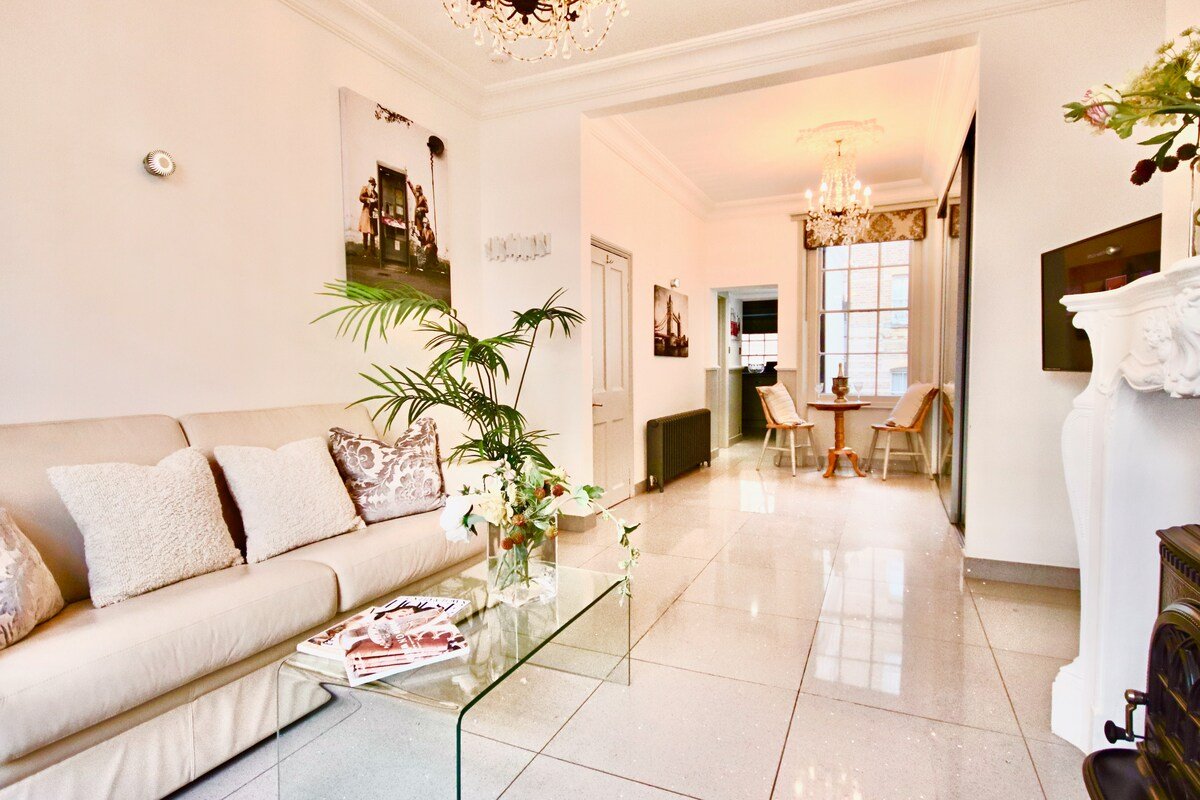 Zone 1 Heart of London! Victoria, Cafes/shops! gallery image 3