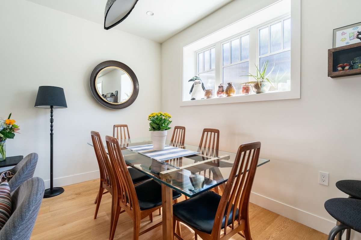 Kitsilano Modern Heritage Coach House gallery image 3