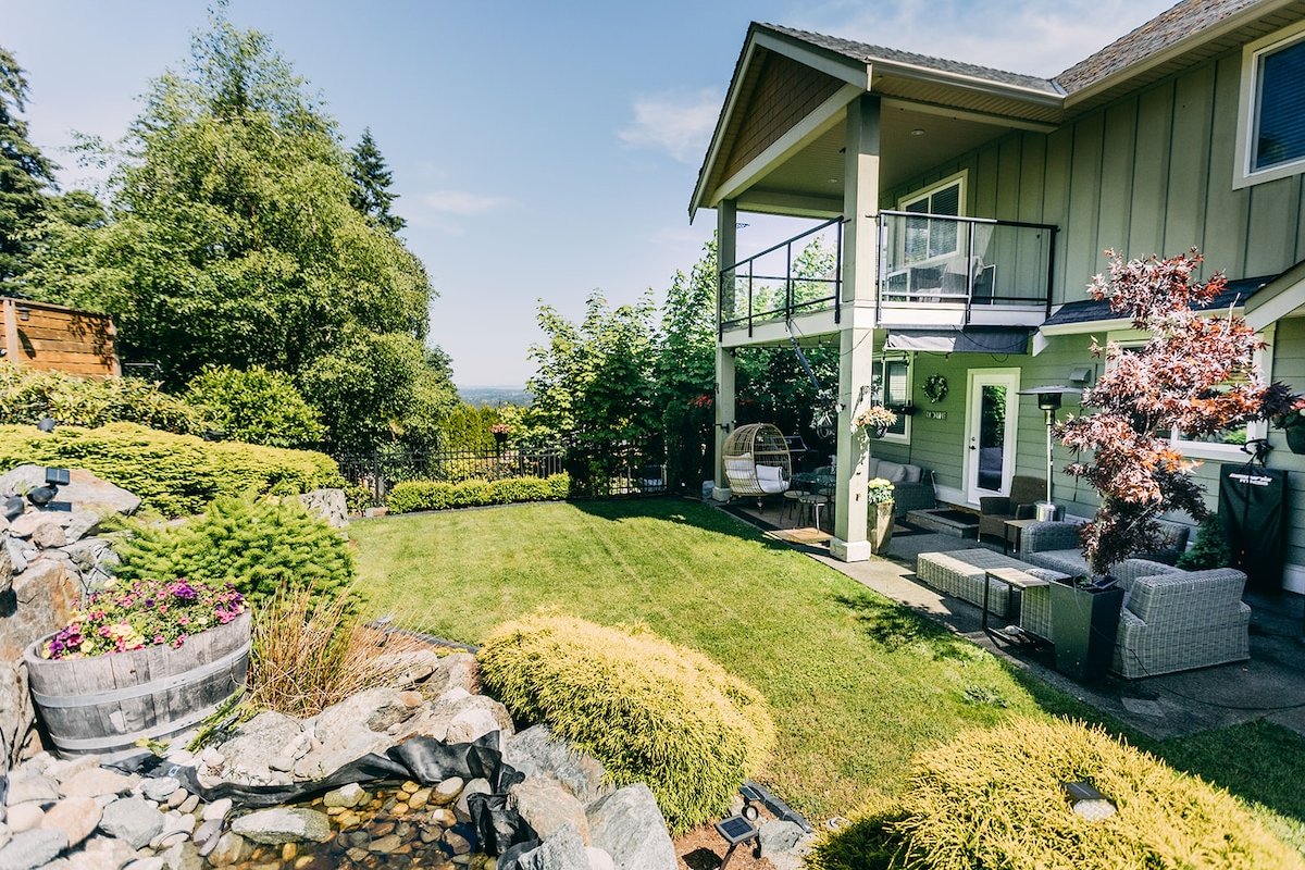 Executive 3 bedroom Home on Bear Mountain gallery image 3