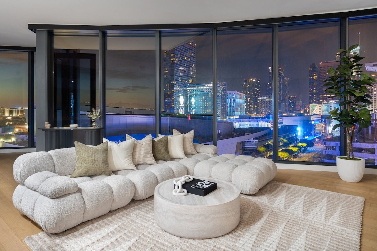 Crypto DTLA 3 Bed Oasis gallery image 2