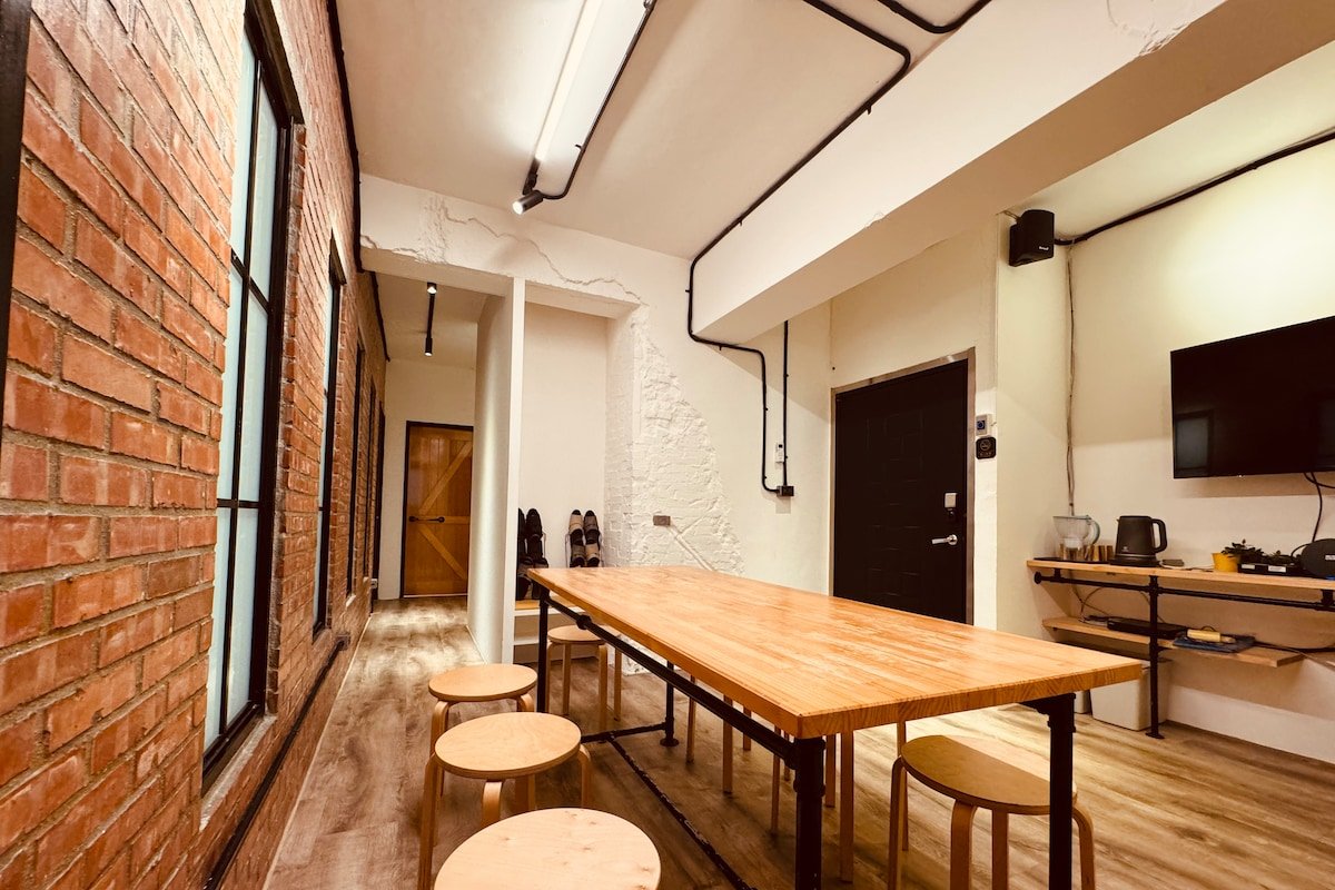 步行西門紅樓商圈 + 西門MRT 出口8秒 團體家庭 gallery image 5