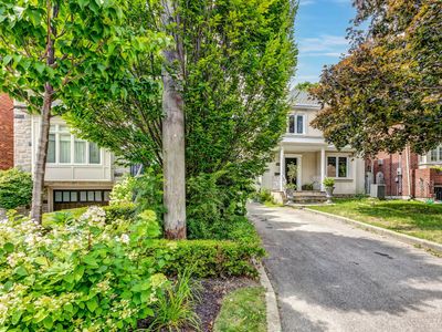 Cheerfull house in mid town luxury district w/ Prk