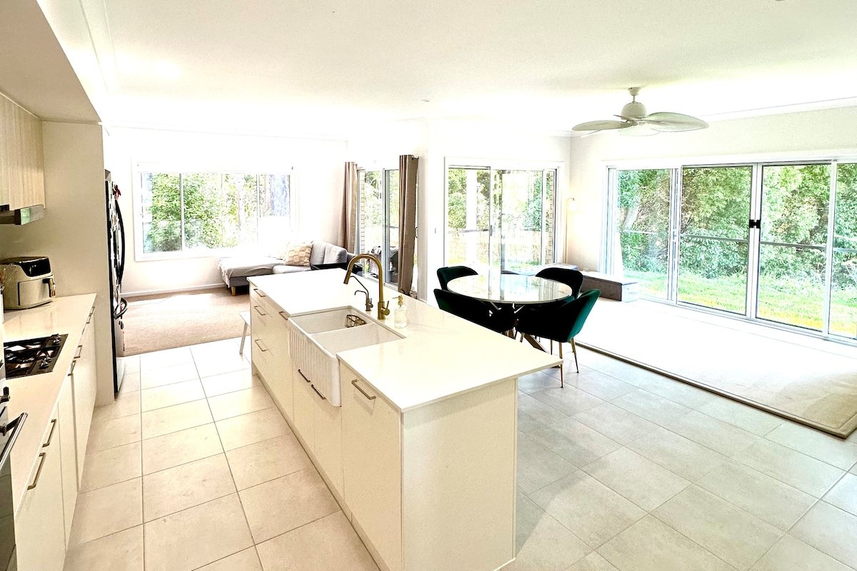 New Modern Bliss House – Quiet & Central gallery image 5