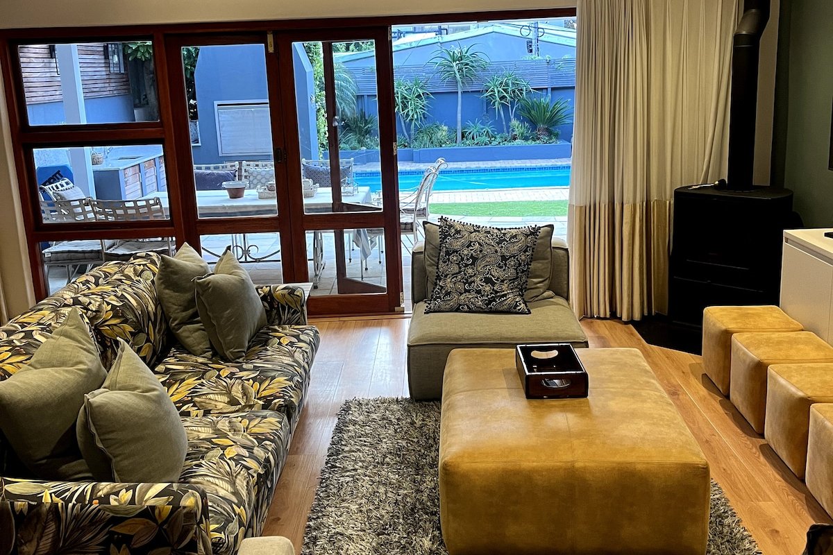 Camps Bay Luxury Villa walk to beach in 2 mins. gallery image 5