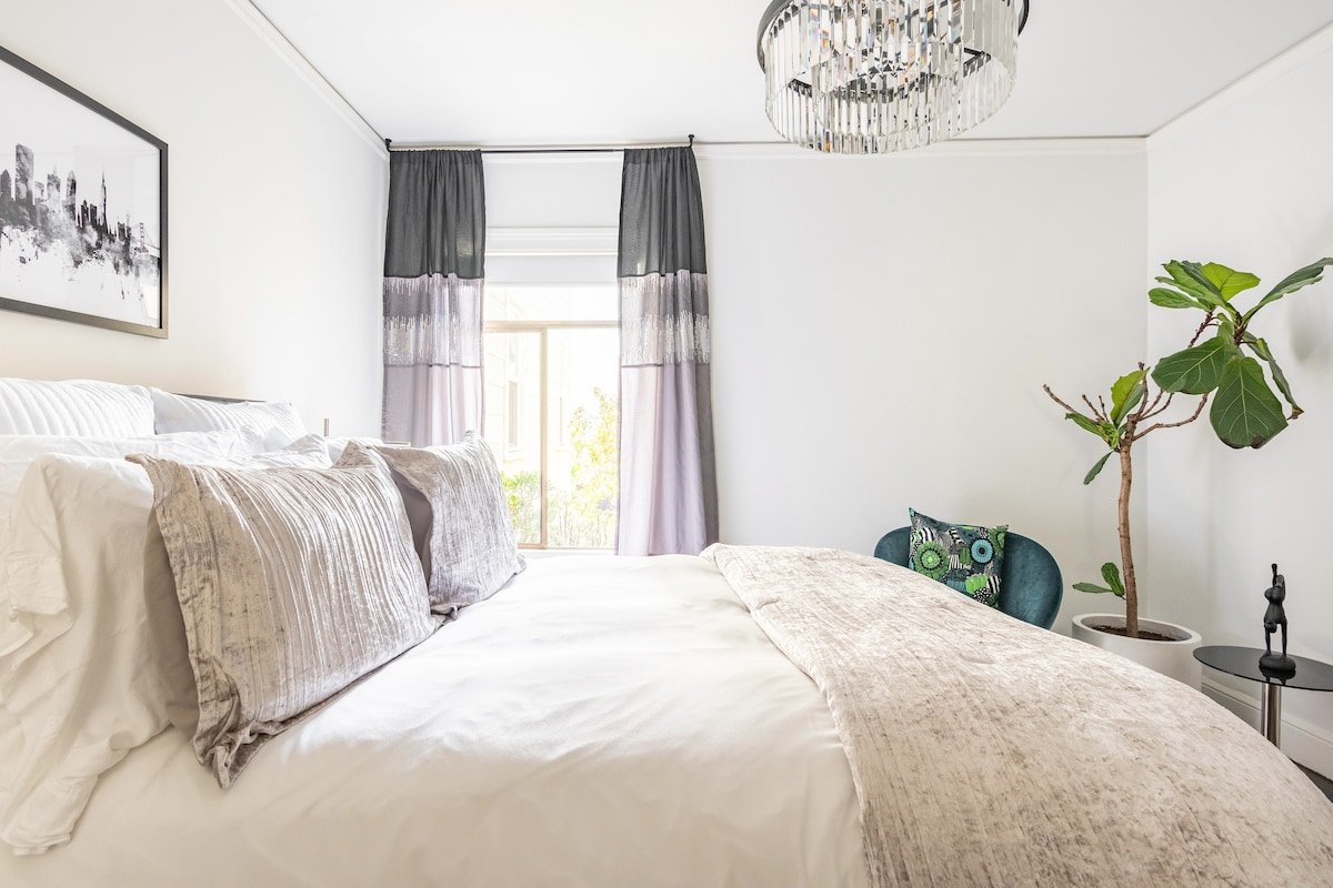 Gorgeous Marina Home near the Golden Gate Bridge gallery image 3