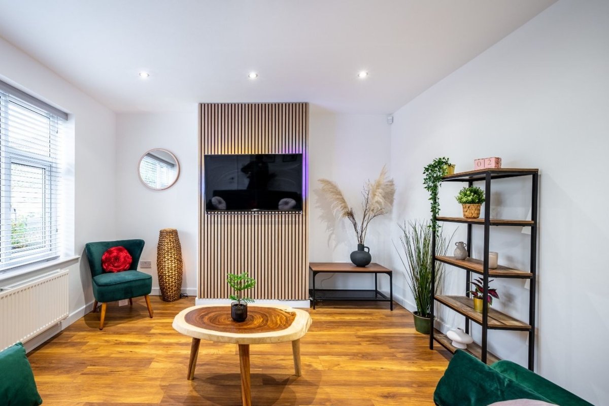 3 bedroom house – Trafford centre – with Parking