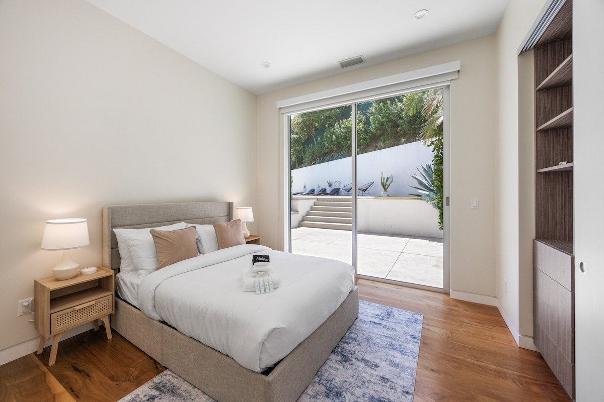 Mountainside Manor by Colby & Conrad gallery image 5