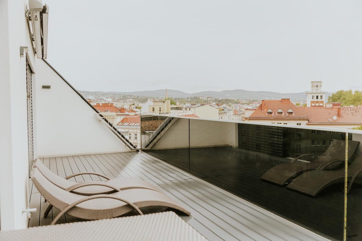 Design Apartment -Skyline Views 23 gallery image 4