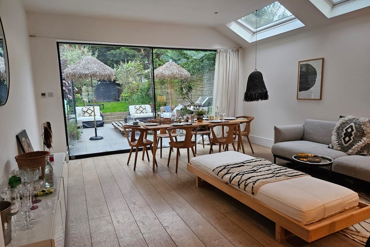 Entire flat in Greater London with large garden gallery image 2