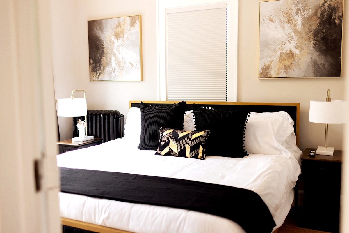 5 Min To Stadium, Hot Tub, Mini Golf, Arcade, King gallery image 5