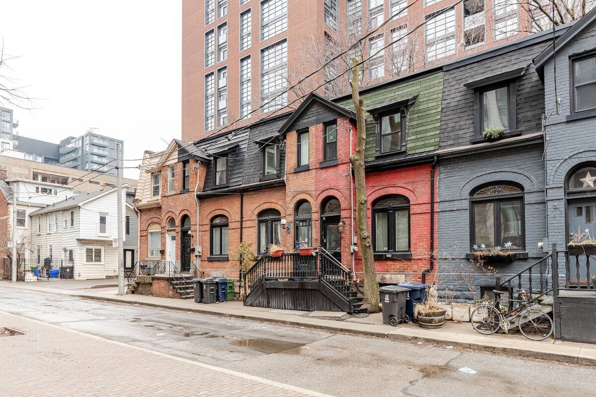 World Cup, Convention Centre, Downtown Townhouse gallery image 3