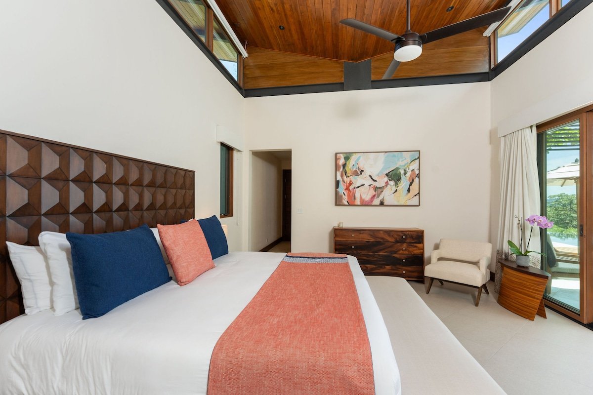 Luxury Retreat | 5 BR Villa w/Breathtaking Views gallery image 4