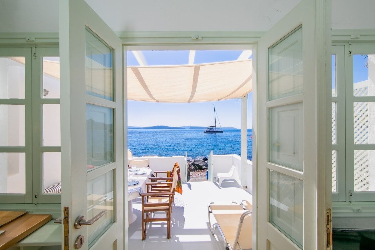 Armeni Beach House – with private boat service! gallery image 2