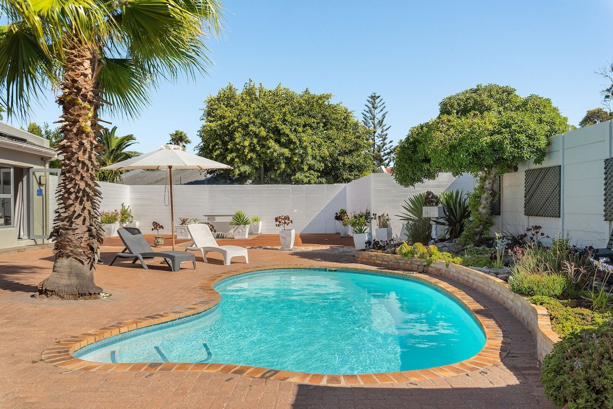 Full Power Backup 6-Bedroom House with Heated Pool gallery image 3