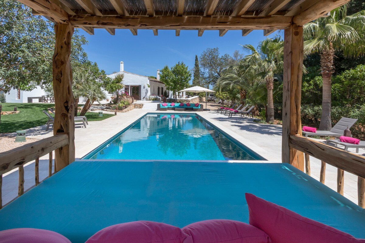 Finca- Gardens- Pool- Chill-out- Ibiza charm