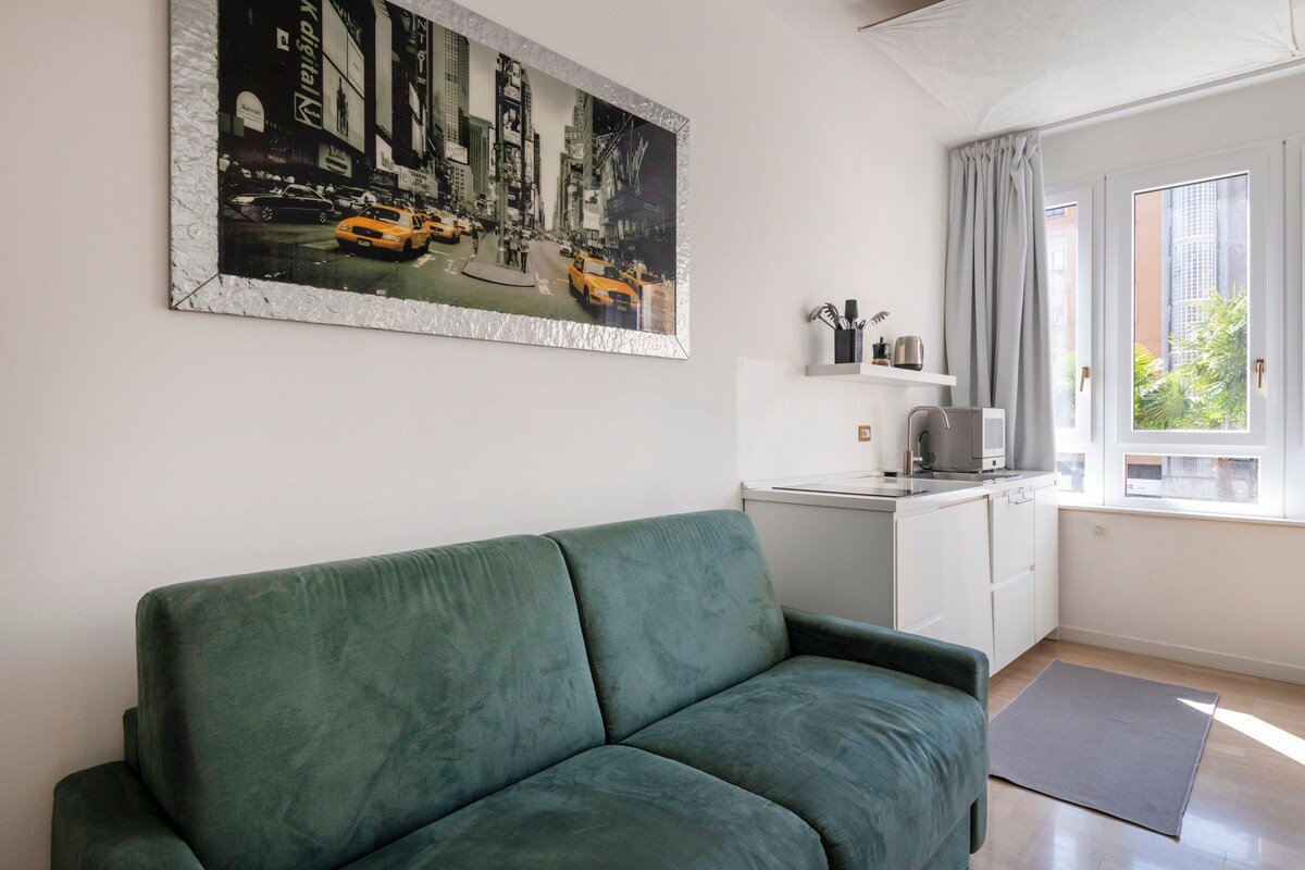 Beautiful four-room apartment in the city center gallery image 3