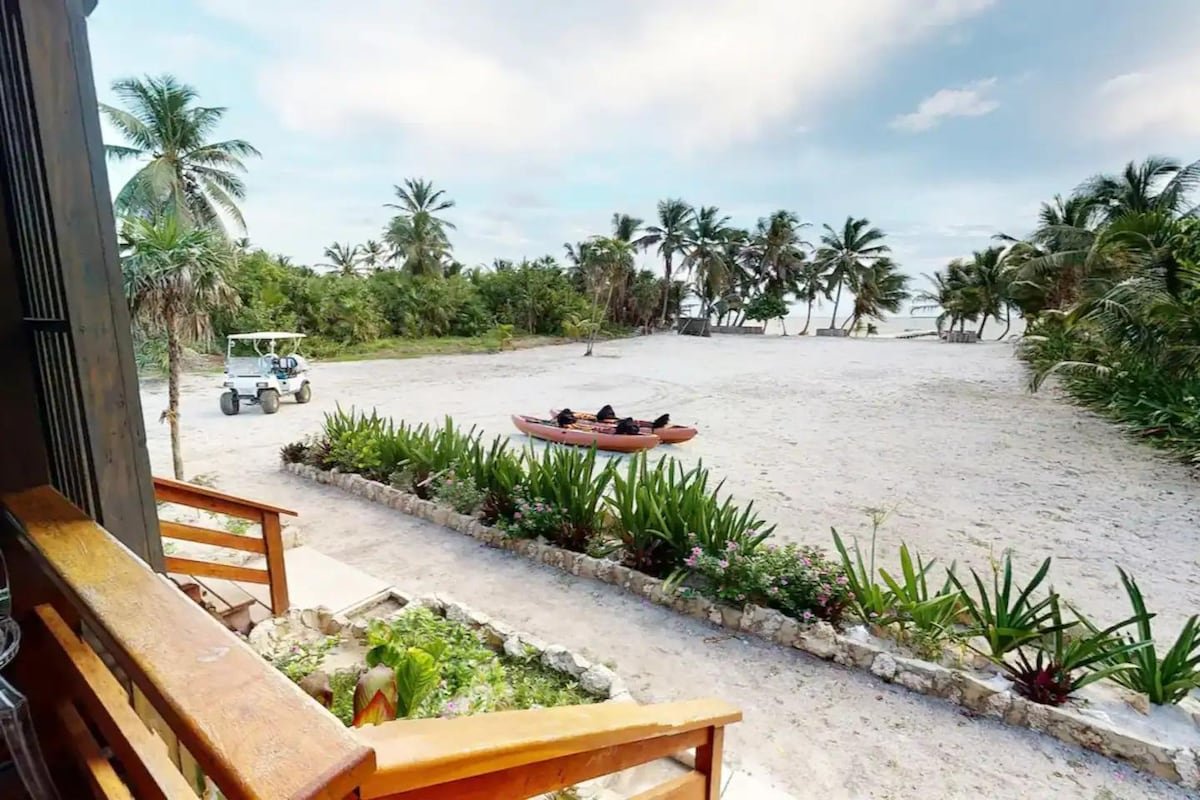 Quiet Oceanfront Private Estate by ALOM gallery image 5