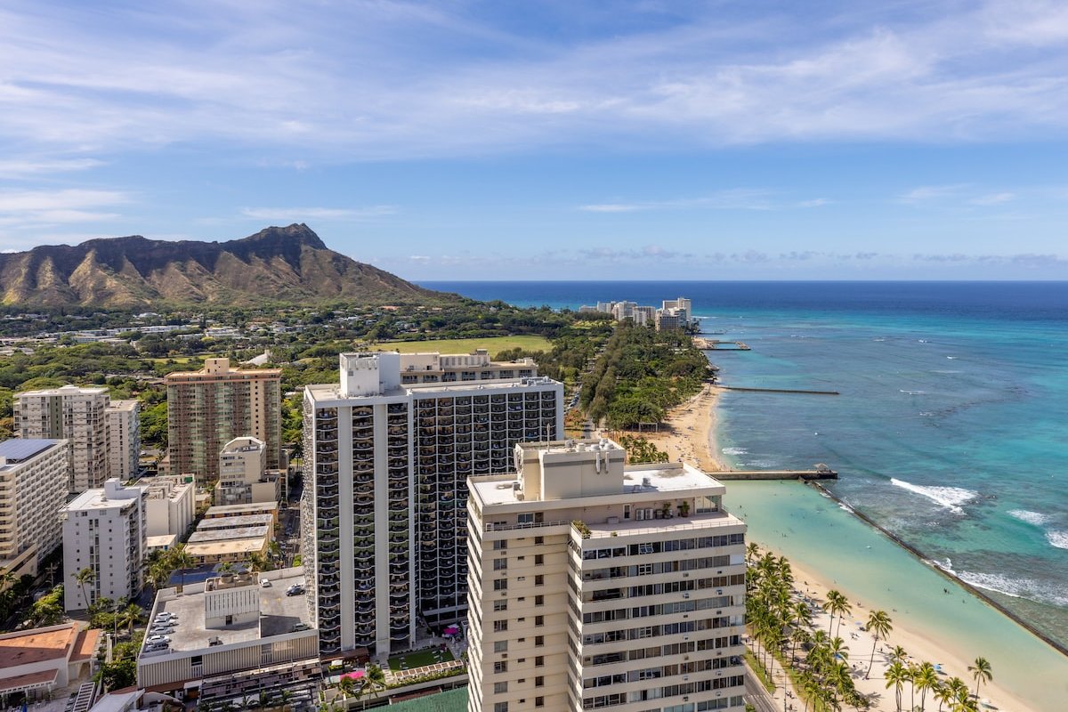 Renovated Waikiki Oceanfront Large Penthouse gallery image 2