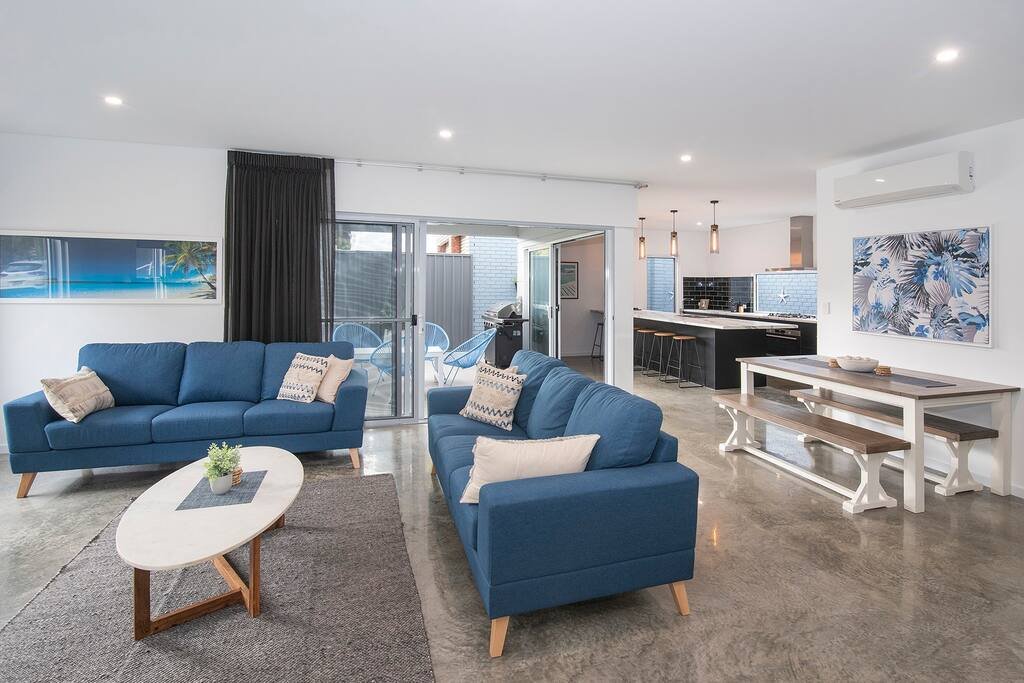 Fantasea- Newly built modern home gallery image 3