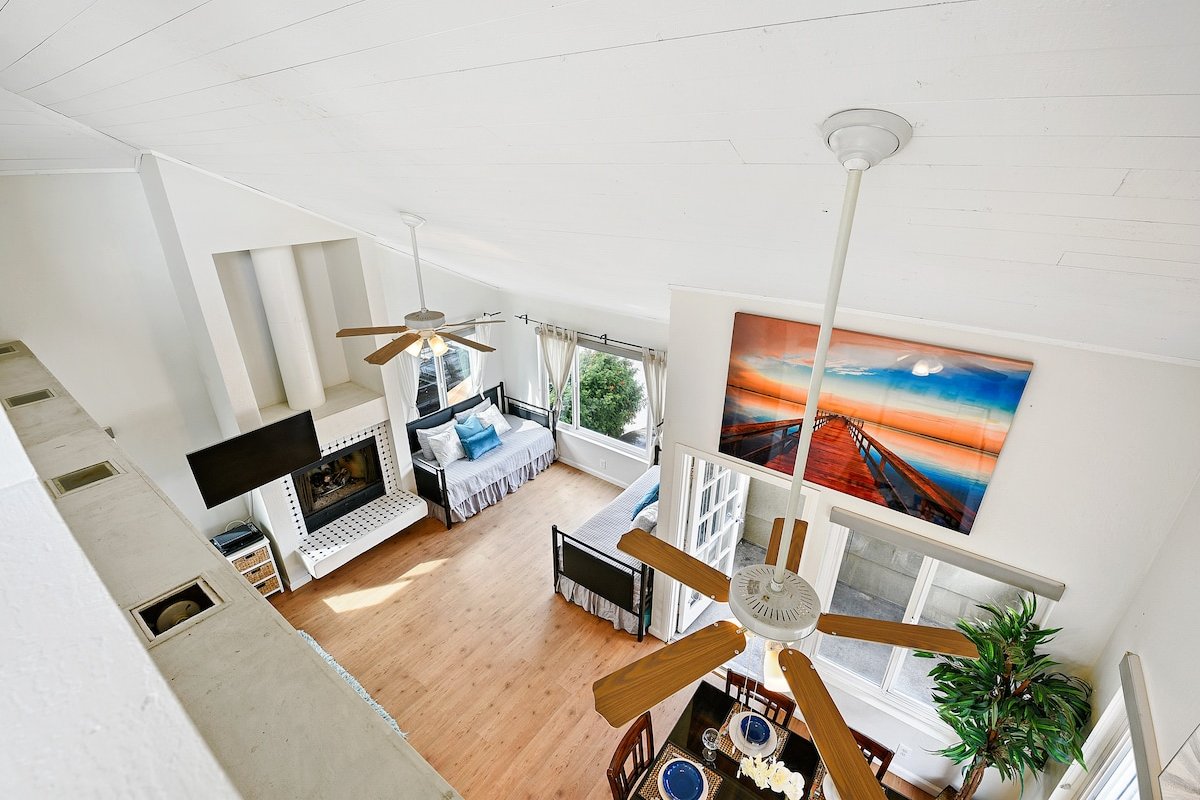 MB HUGE HOUSE! Guesthouse, & Garage gallery image 2