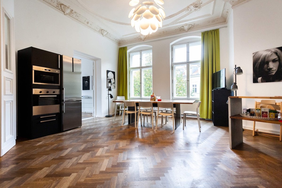 1,700 sq ft – 3 bedroom in the center of Berlin gallery image 5