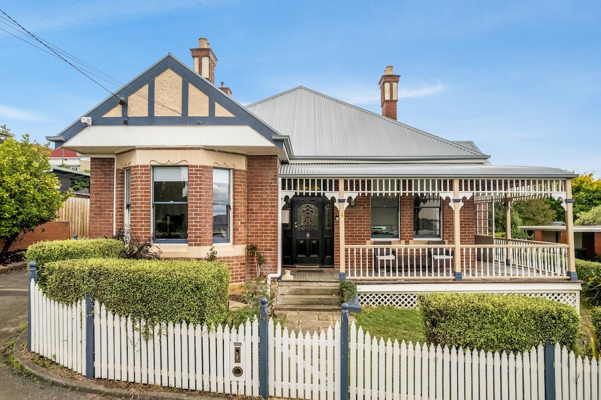 Luxury Character Home in Hobart gallery image 2