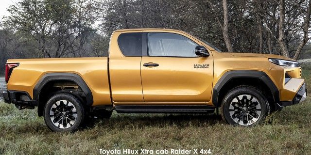 TOYOTA HILUX 2.8 GD-6 RB RAIDER X 4X4 A/T P/U XTRA CAB - 7 
