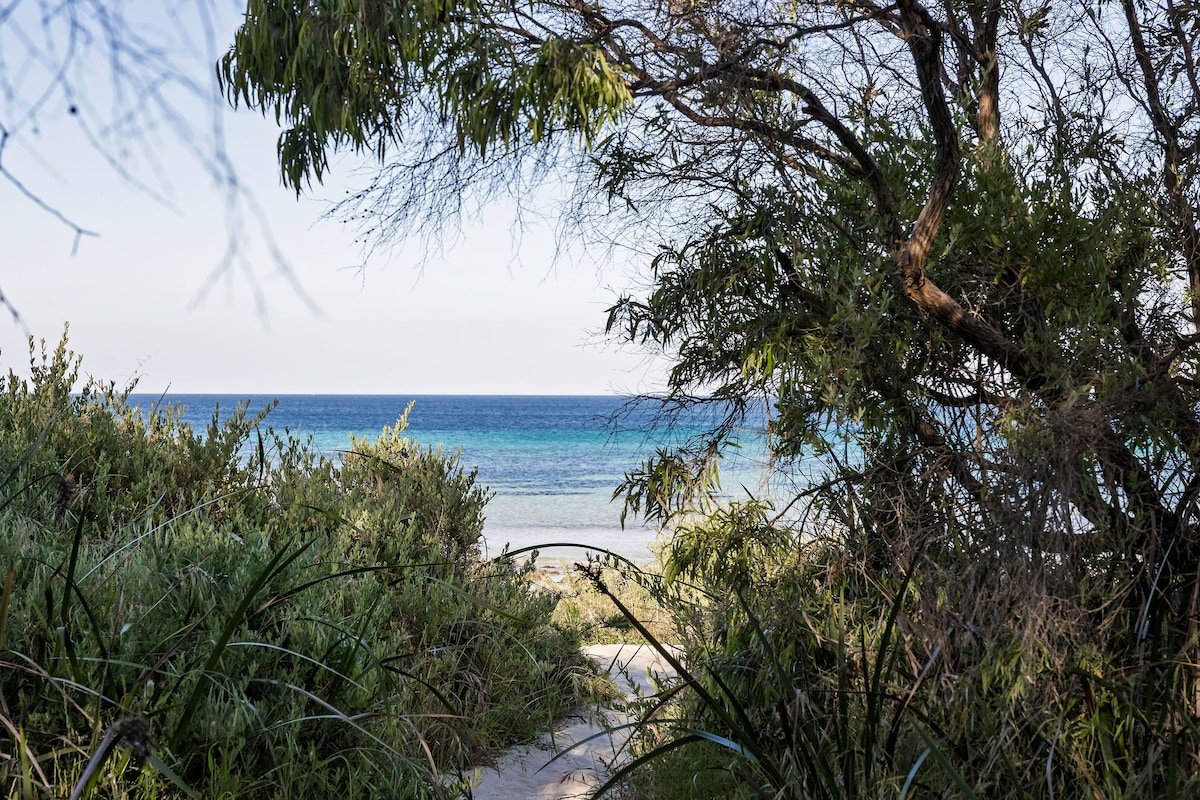 Anelga – Beachfront on Eagle Bay gallery image 5