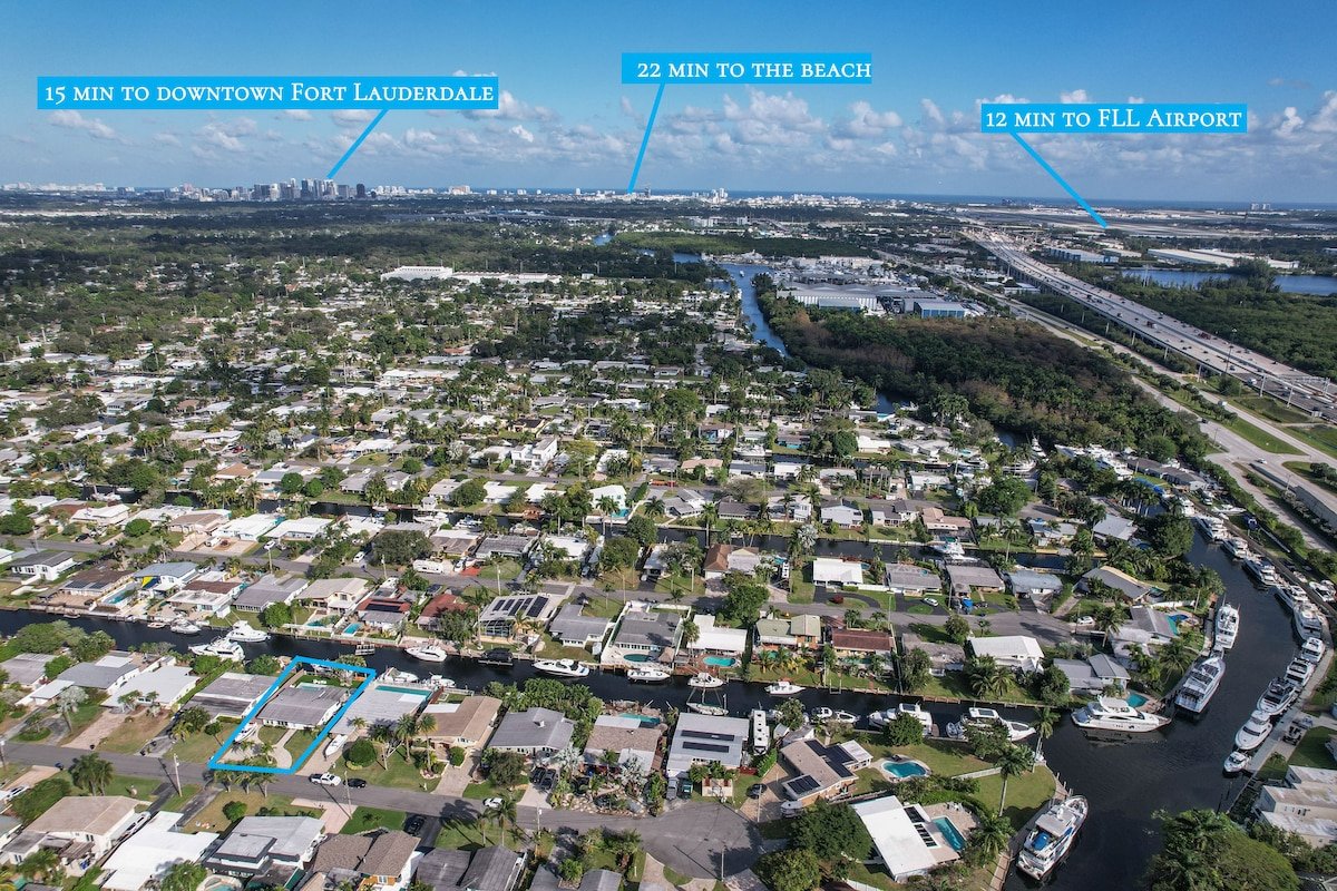 Upscale FL Waterfront Heaven, Heated Pool, Jacuzzi gallery image 4