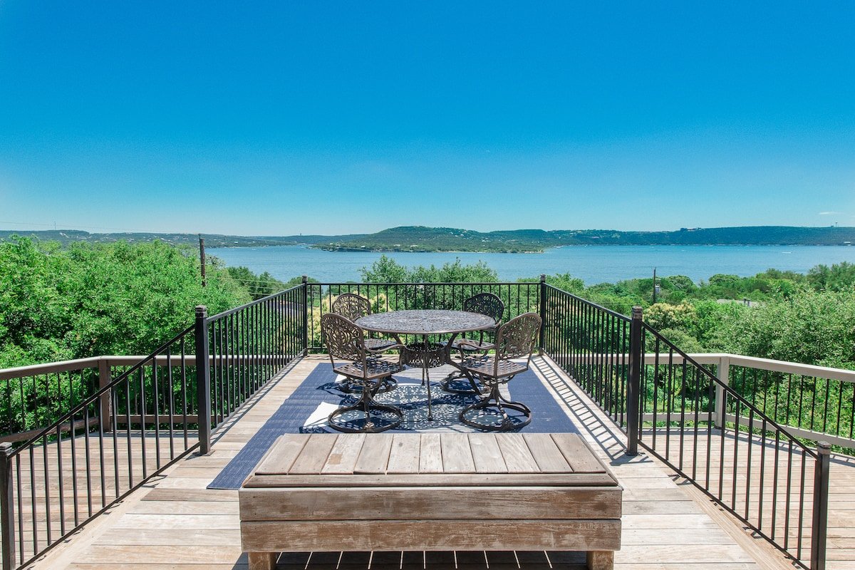 Relaxing Lake View Stay: Hot Tub, Grill & Games gallery image 3