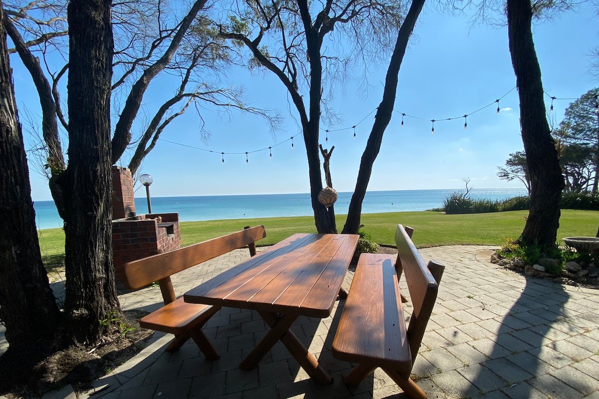 Sea’esta Sands- Absolute Beachfront Family Retreat gallery image 5