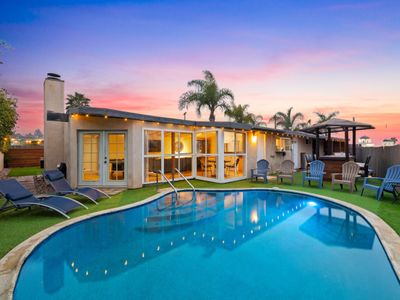 Bay Park 5BR Retreat | Pool + Hot Tub