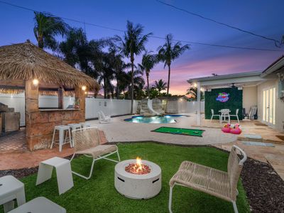 Luxe Villa: Salt Pool | BBQ | Hot Tub | Amenities!