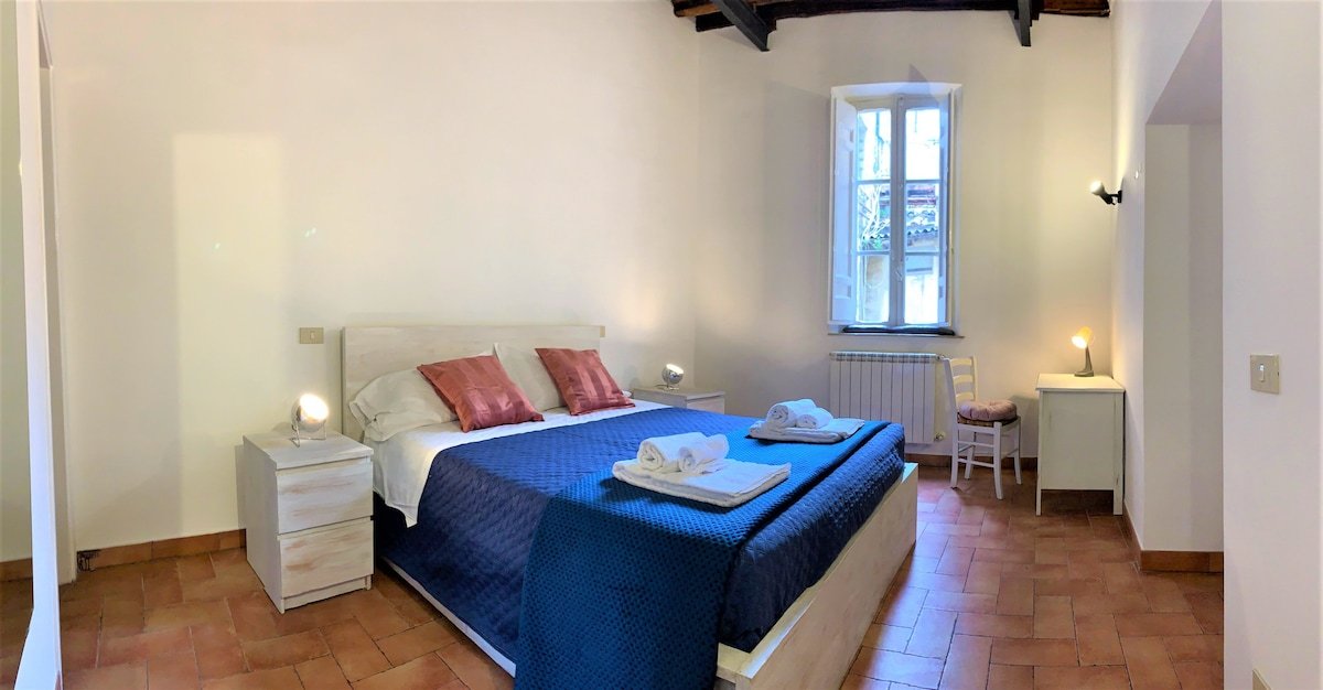 Beautiful Navona – historic house gallery image 3