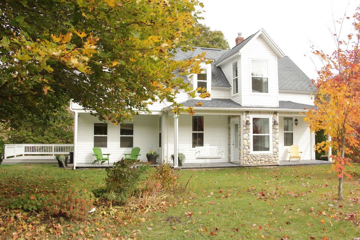 Waterford Falls Chalet- Nordic Spa gallery image 5