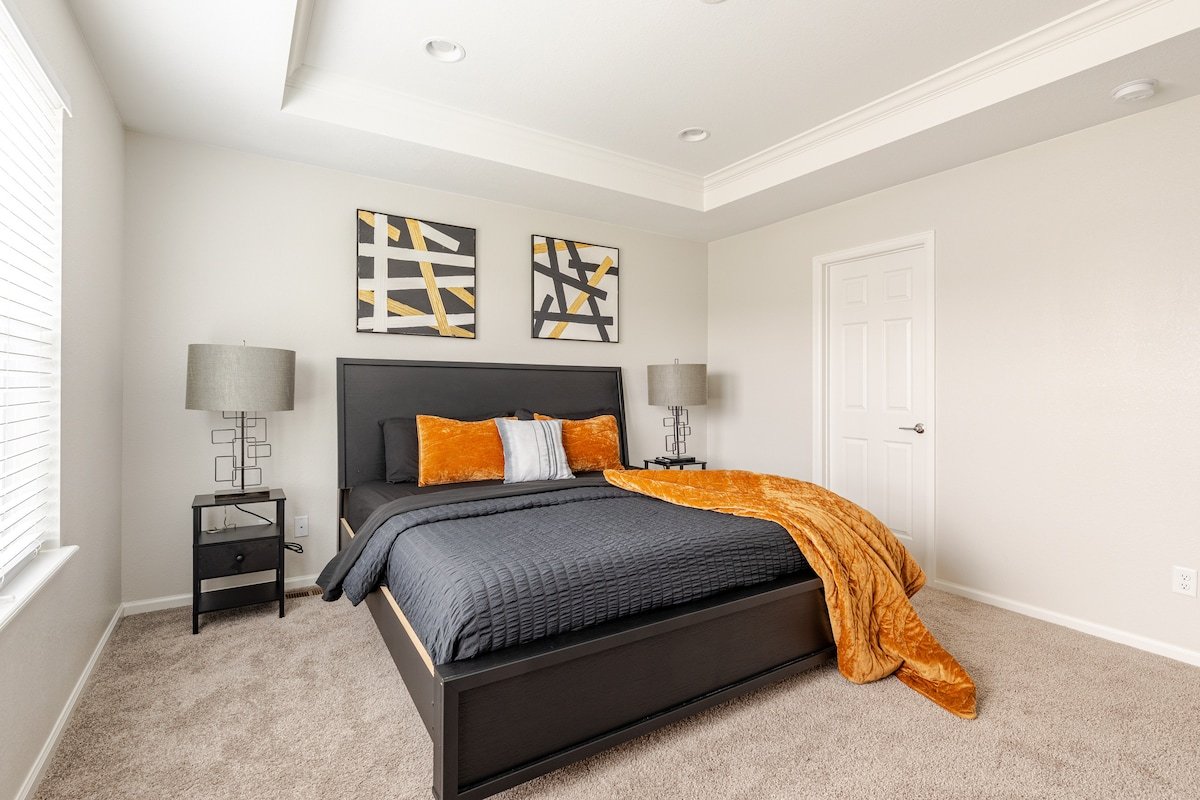 Luxury Retreat Near Gaylord and Denver Airport! gallery image 5