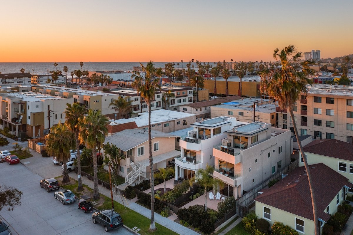 Large Beach Home | 1 Block to Beach & More | AC gallery image 4