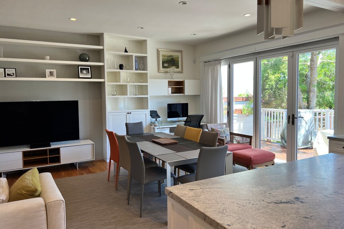 Luxurious modern 5 bed/4.5 bath home near Presidio gallery image 5