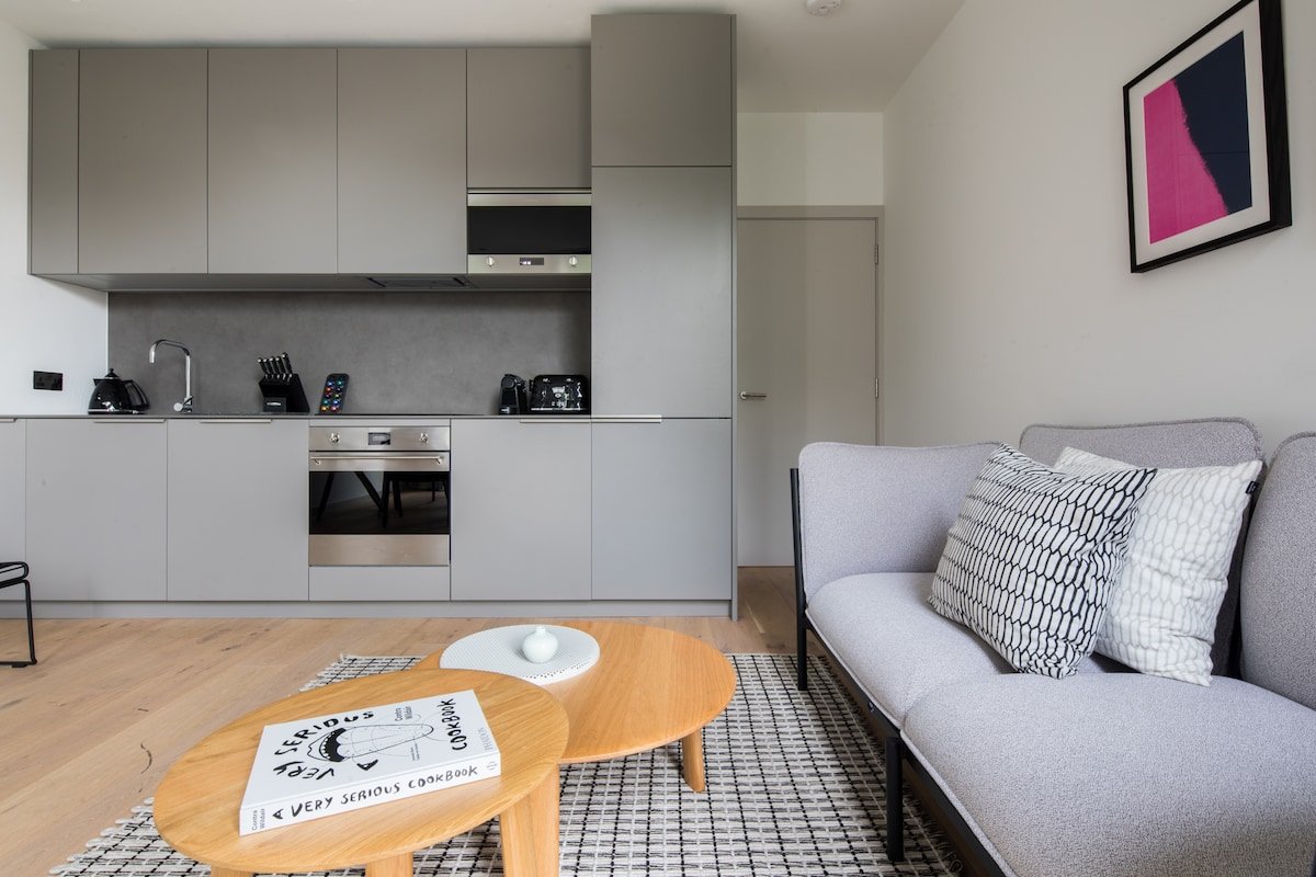 Brilliant Oxford Circus Triplex -Netflix&Nespresso gallery image 4