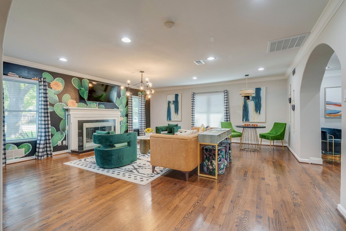 Villa with Backyard Pool Oasis by RelaxSTR gallery image 3