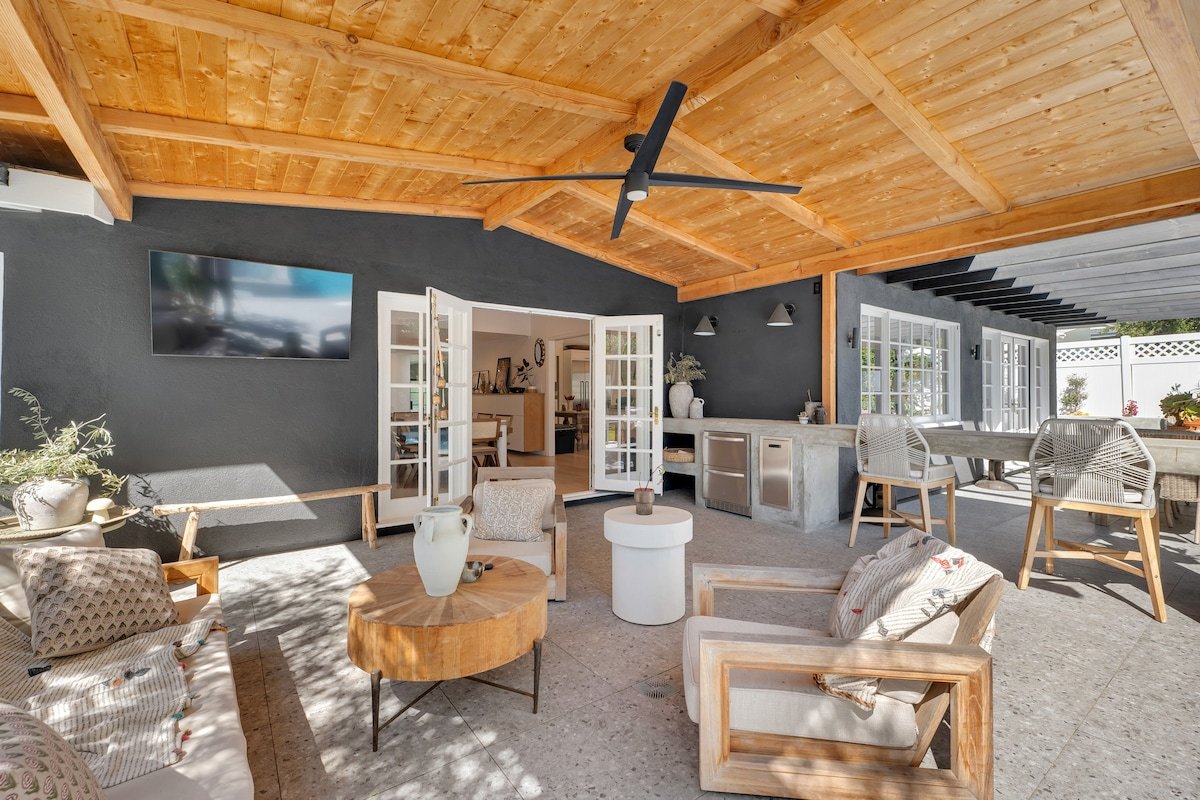 SoCal Designer Vibes Pool Home gallery image 3