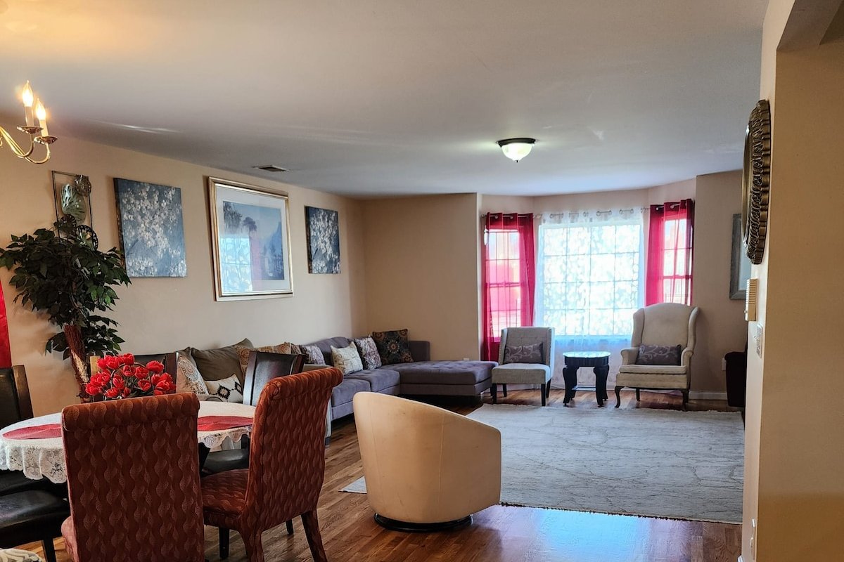 Comfortable 5BR Retreat | Near EWR & Free Parking gallery image 3